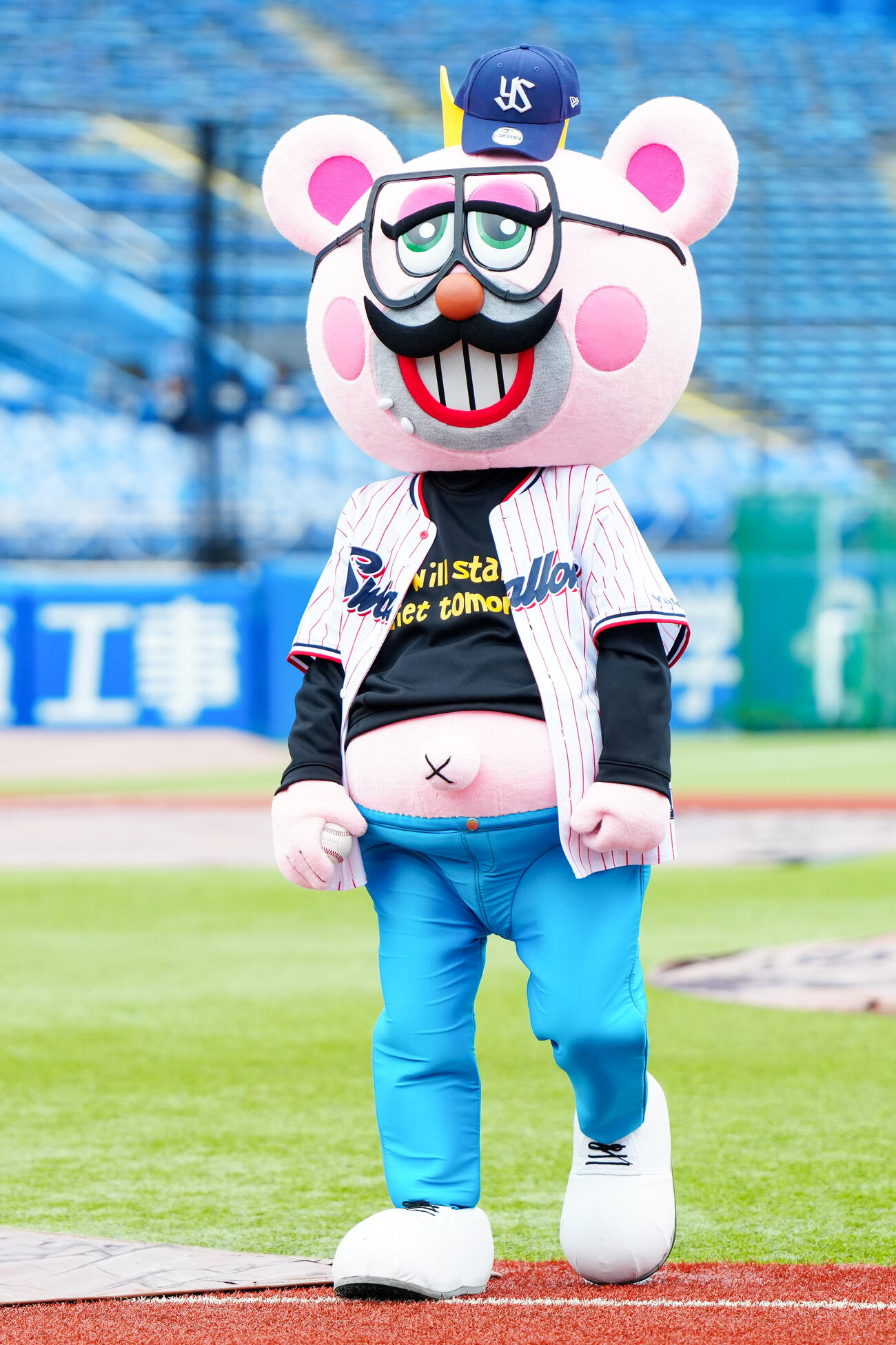 ヤクルトー広島が雨天中止となり、ファーストピッチセレモニー予定だったフジテレビ系列「ぽかぽか」のキャラクター「まんぷく昼太郎」も残念！？（撮影・江口和貴）