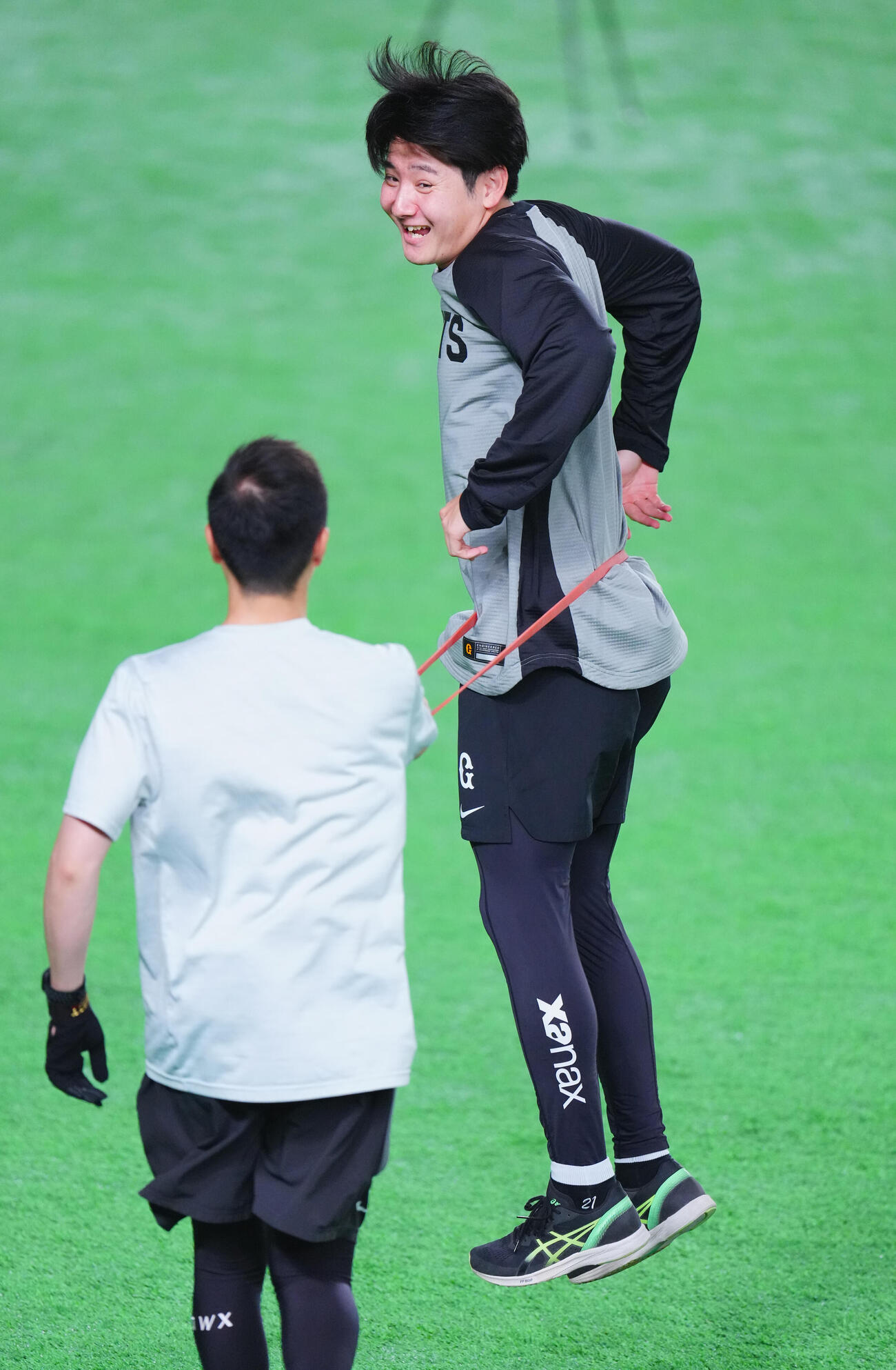 巨人対阪神　試合前練習を行う巨人竹丸和幸（撮影・垰建太）