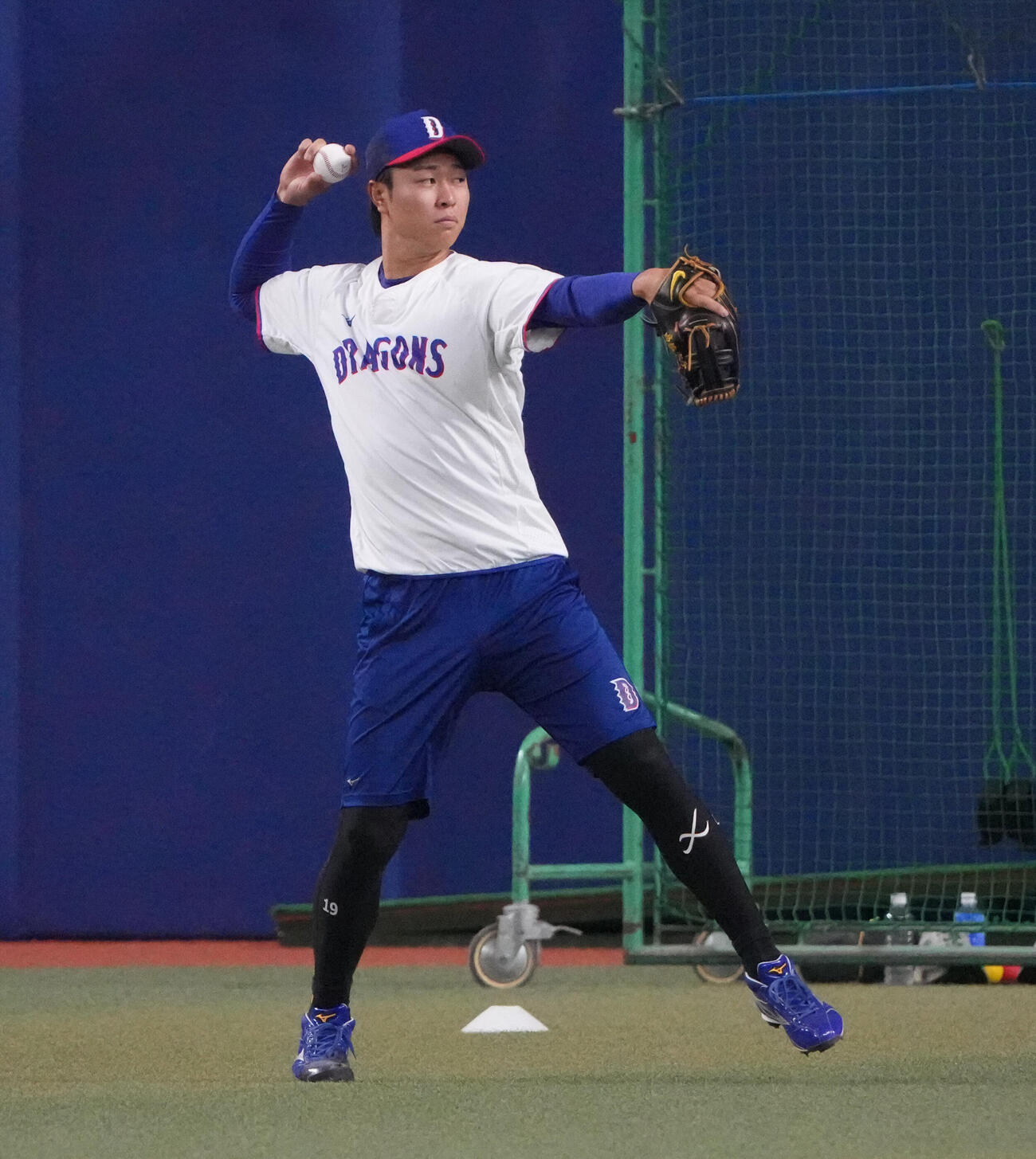 中日対DeNA　試合前、キャッチボールをする高橋宏斗（撮影・森本幸一）