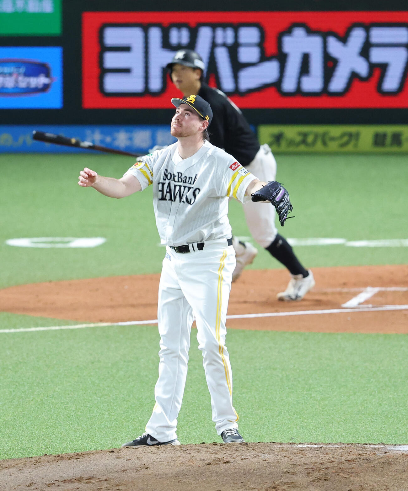 ソフトバンク対ロッテ　2回表ロッテ無死一塁、上田希由翔に先制となる右越え2点本塁打を浴びたカーター・スチュワート（撮影・梅根麻紀）