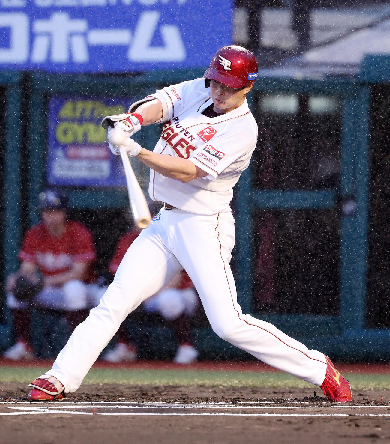 楽天対オリックス　1回裏楽天無死、中島大輔はソロ本塁打を放つ（撮影・鈴木正人）