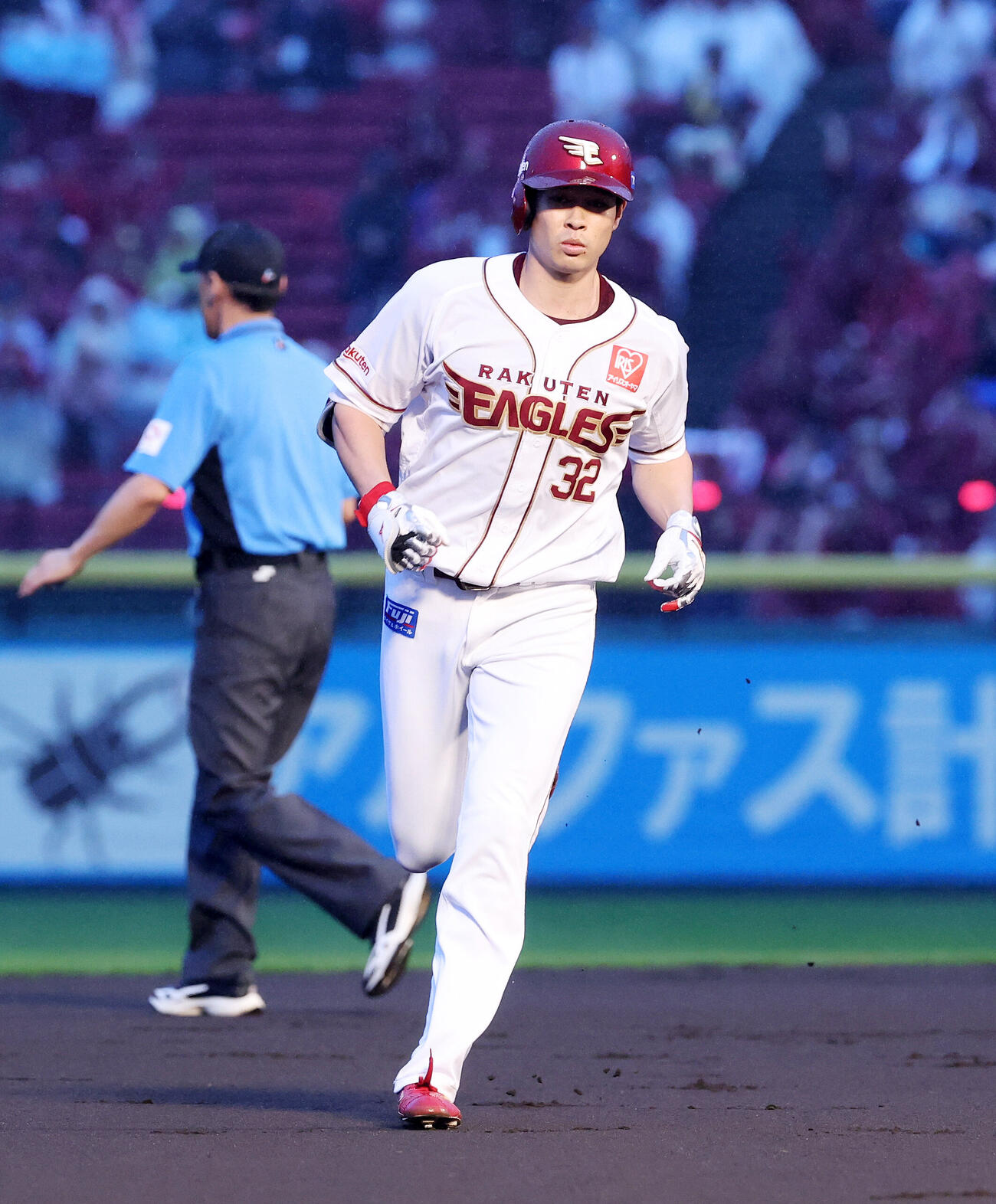 楽天対オリックス　1回裏楽天無死、中島大輔はソロ本塁打を放つ（撮影・鈴木正人）