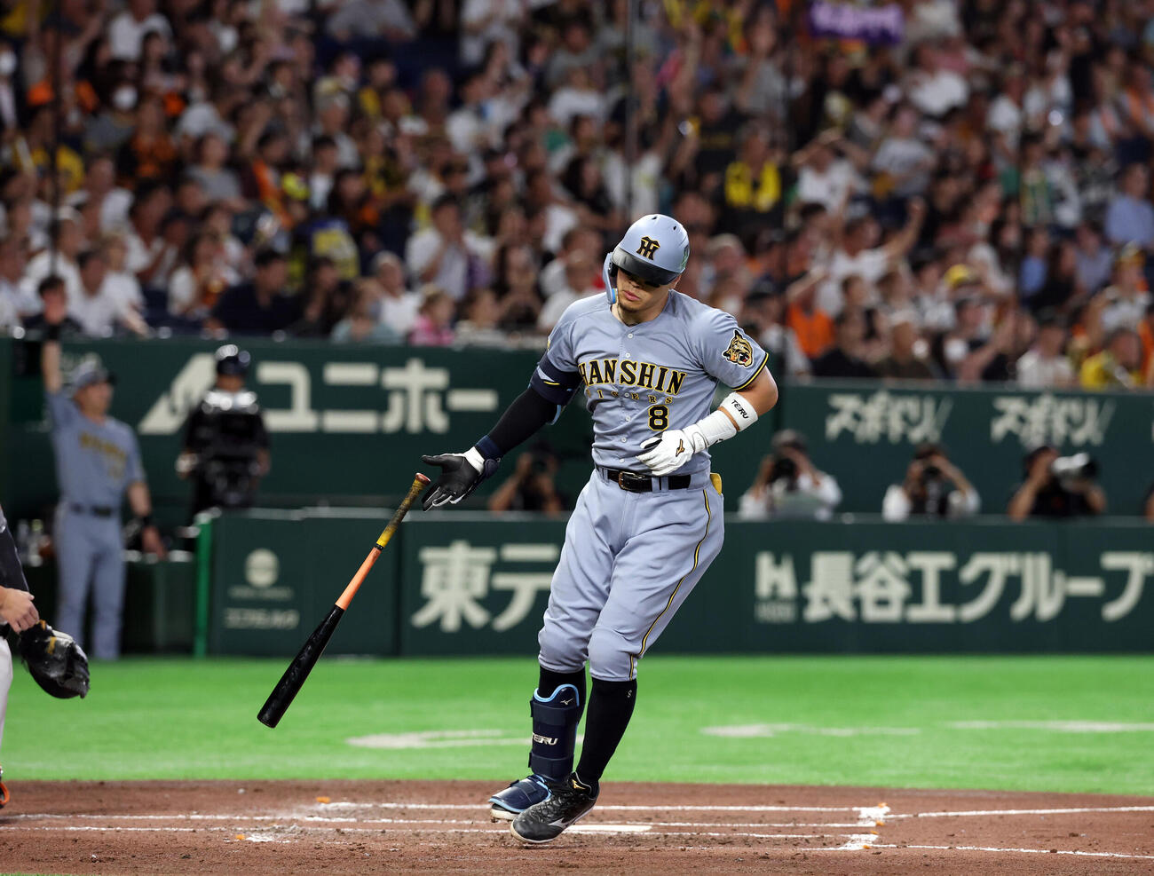 巨人対阪神　4回表阪神無死、佐藤輝明はソロ本塁打を放つ（撮影・浅見桂子）