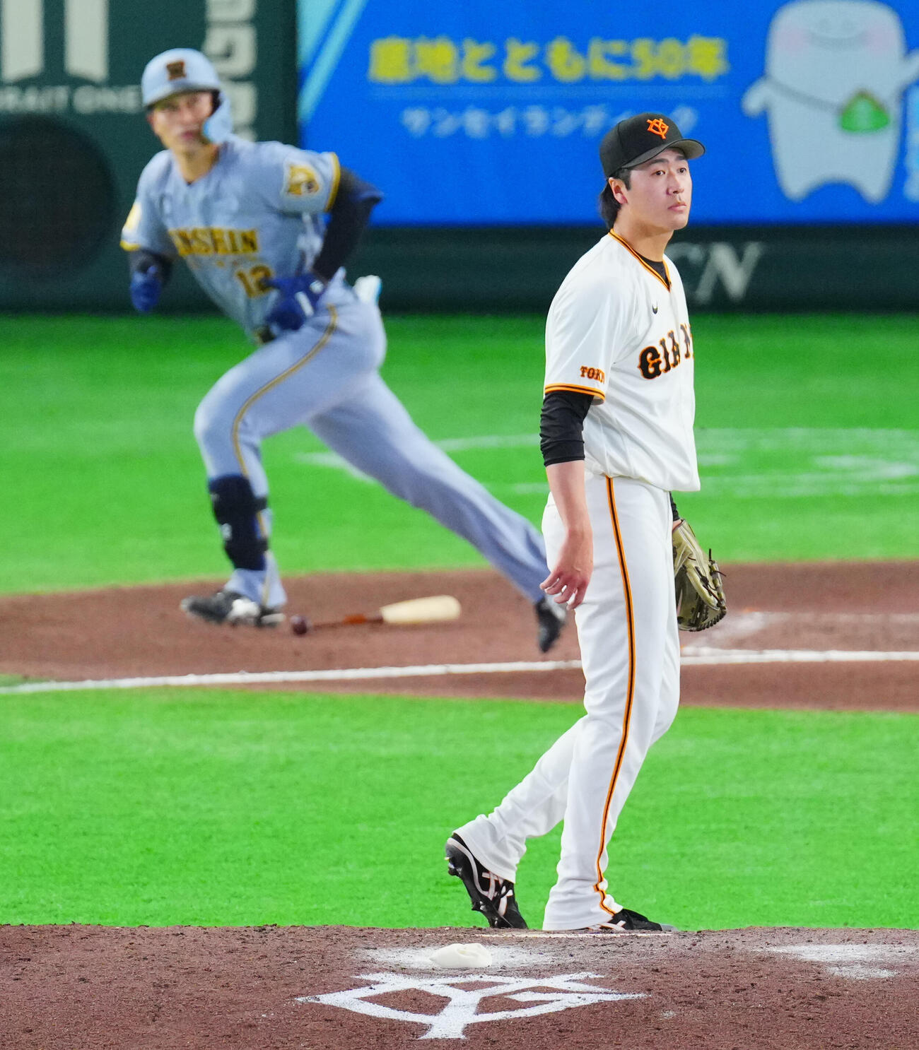 巨人対阪神　6回表阪神1死一塁、坂本誠志郎に2点本塁打を浴びる西舘勇陽（撮影・垰建太）