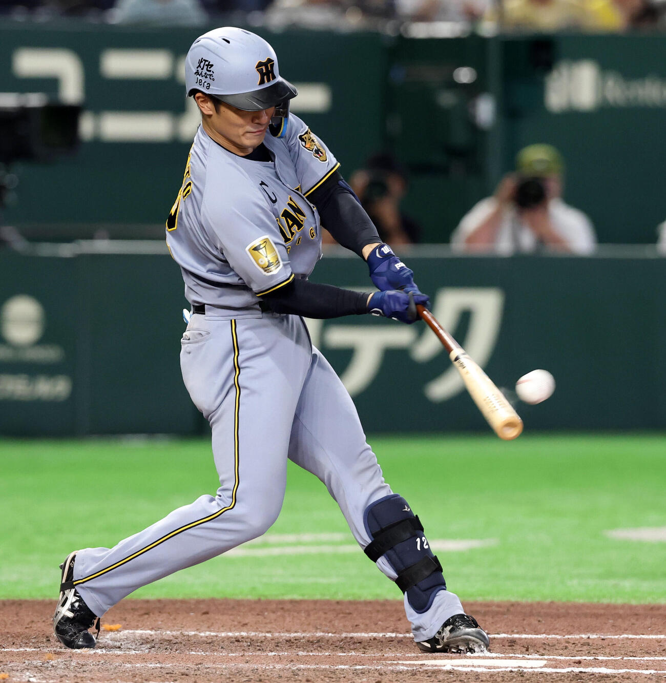 巨人対阪神　6回表阪神1死一塁、坂本誠志郎は2点本塁打を放つ（撮影・浅見桂子）