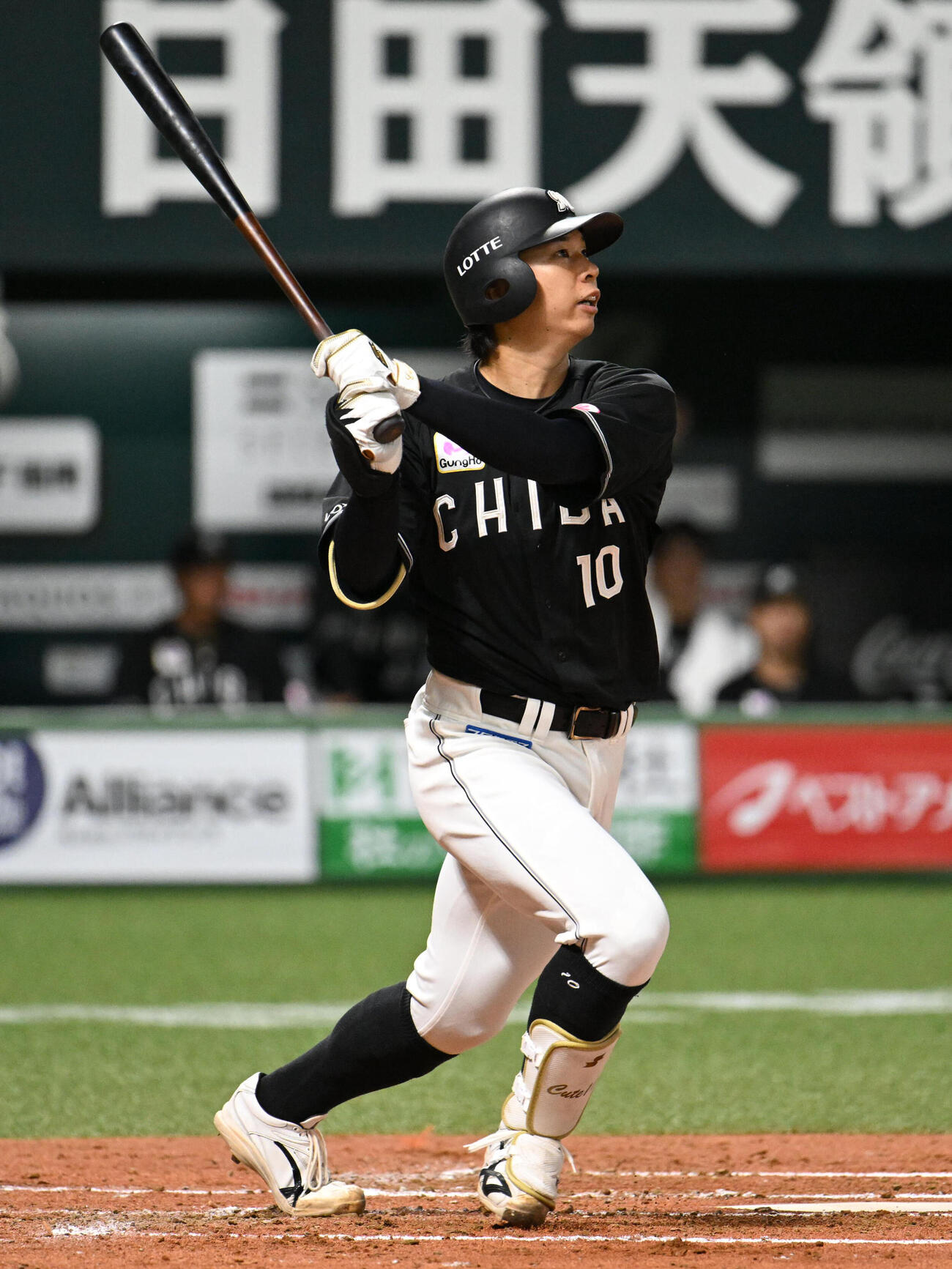 ソフトバンク対ロッテ　2回表ロッテ無死一塁、上田希由翔は先制の2点本塁打を放つ（撮影・林敢治）