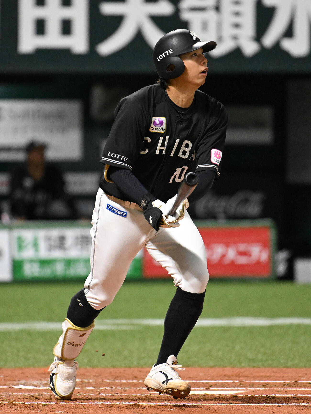 ソフトバンク対ロッテ　2回表ロッテ無死一塁、上田希由翔は先制となる2点本塁打を放つ（撮影・林敢治）