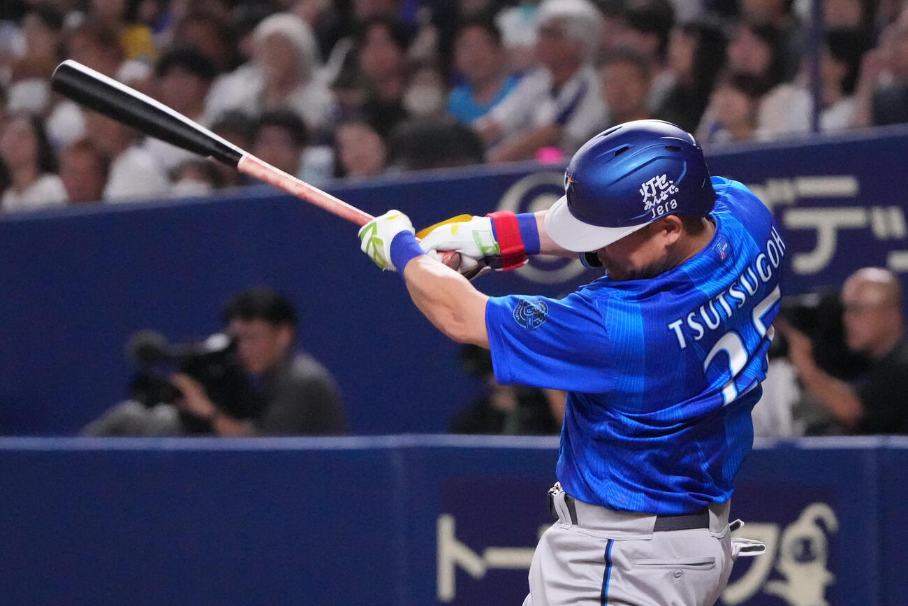 中日対DeNA 1回表DeNA2死、本塁打を放つ筒香嘉智（撮影・森本幸一）