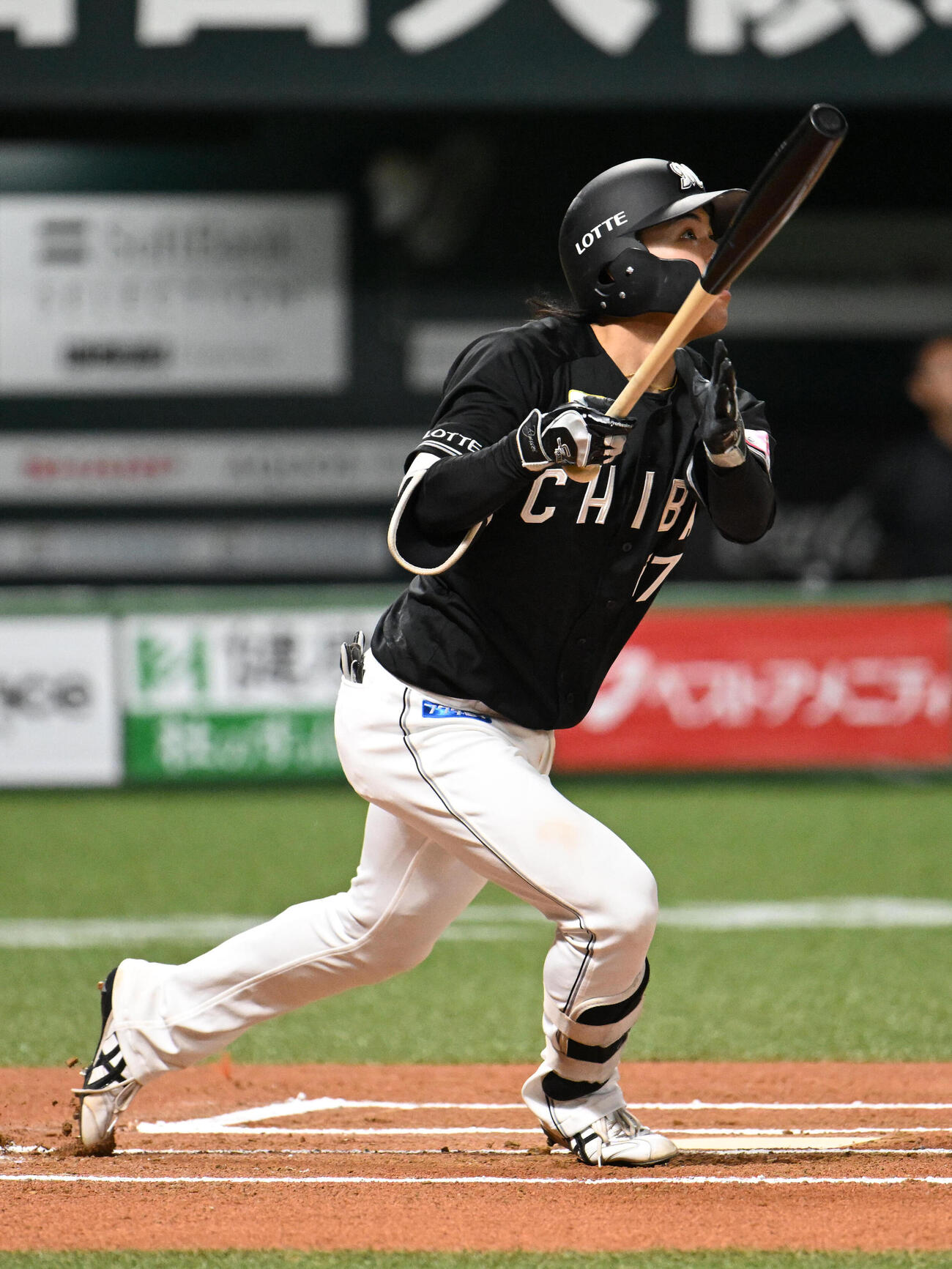 ソフトバンク対ロッテ　6回表ロッテ無死、小川龍成は右越えに本塁打を放つ（撮影・林敢治）