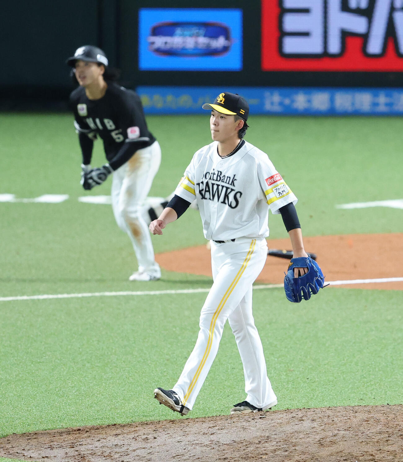 ソフトバンク対ロッテ　6回表ロッテ無死、小川龍成に右越え本塁打を浴びた小林樹斗（撮影・梅根麻紀）