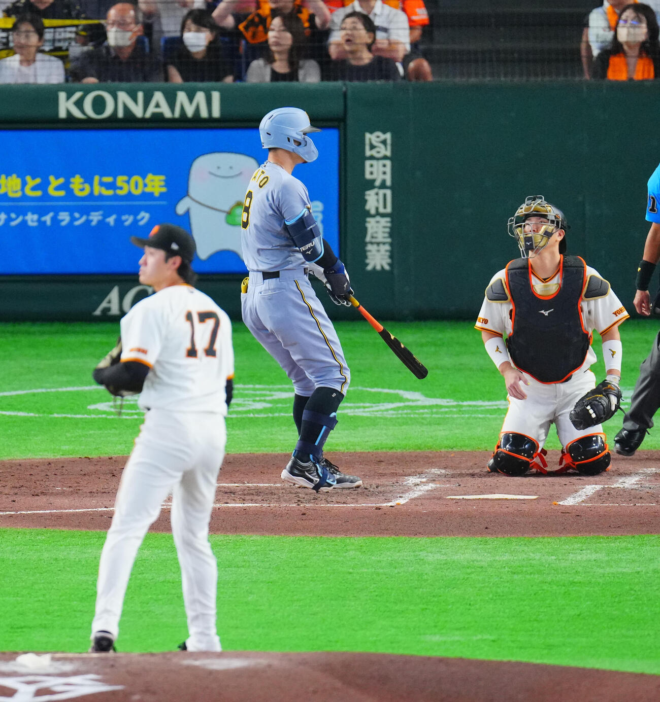 巨人対阪神　4回表阪神無死、ソロ本塁打を放つ佐藤輝明。投手西舘勇陽（撮影・垰建太）