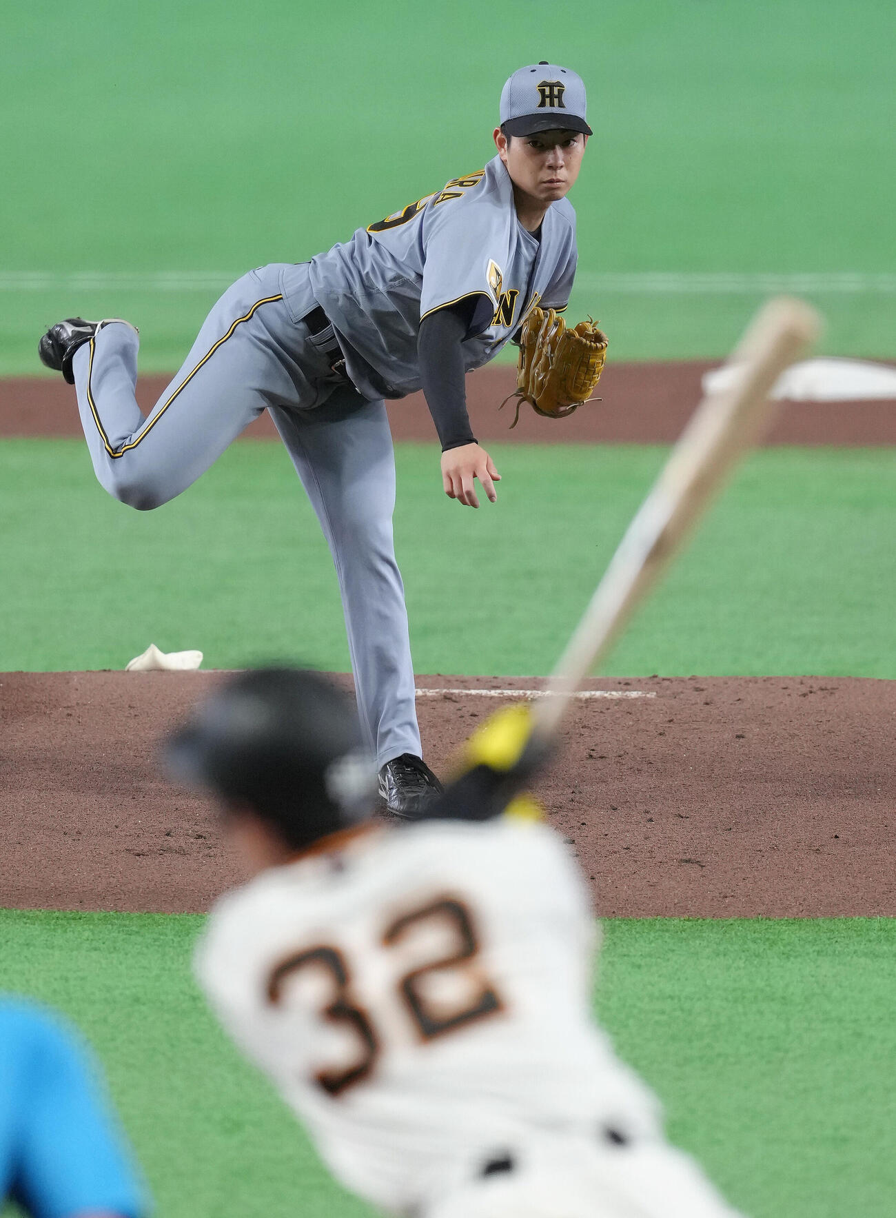 巨人対阪神　1回裏巨人無死、浦田俊輔を空振り三振に仕留める下村海翔（撮影・足立雅史）