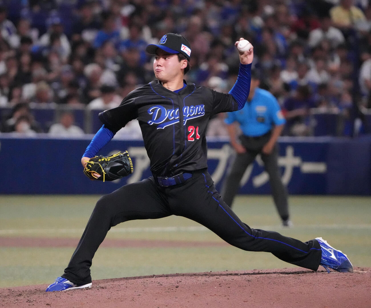 中日対DeNA 5回表、力投する中日先発の金丸夢斗（撮影・森本幸一）