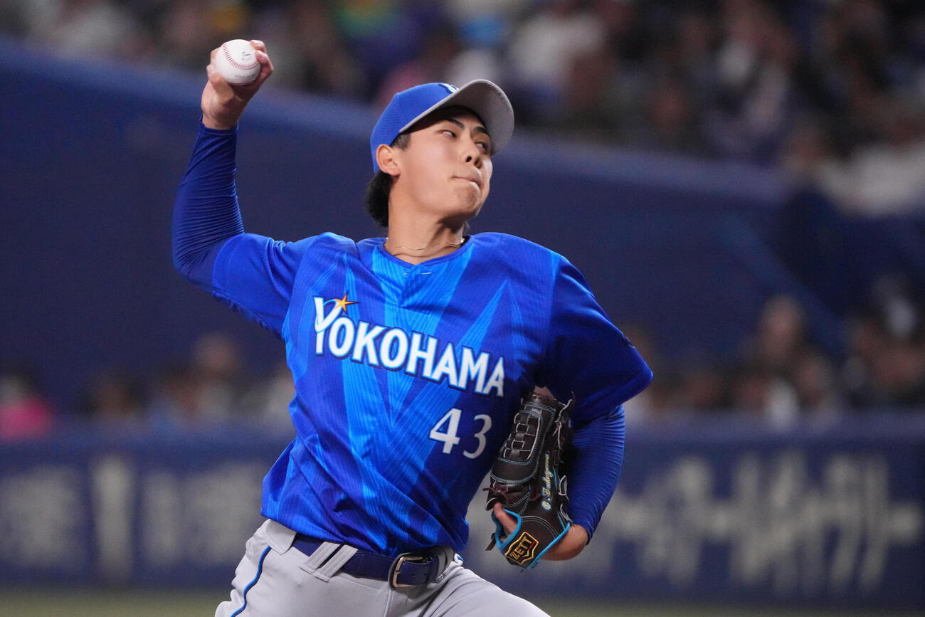中日対DeNA 1回裏、登板するDeNA先発の深沢鳳介（撮影・森本幸一）