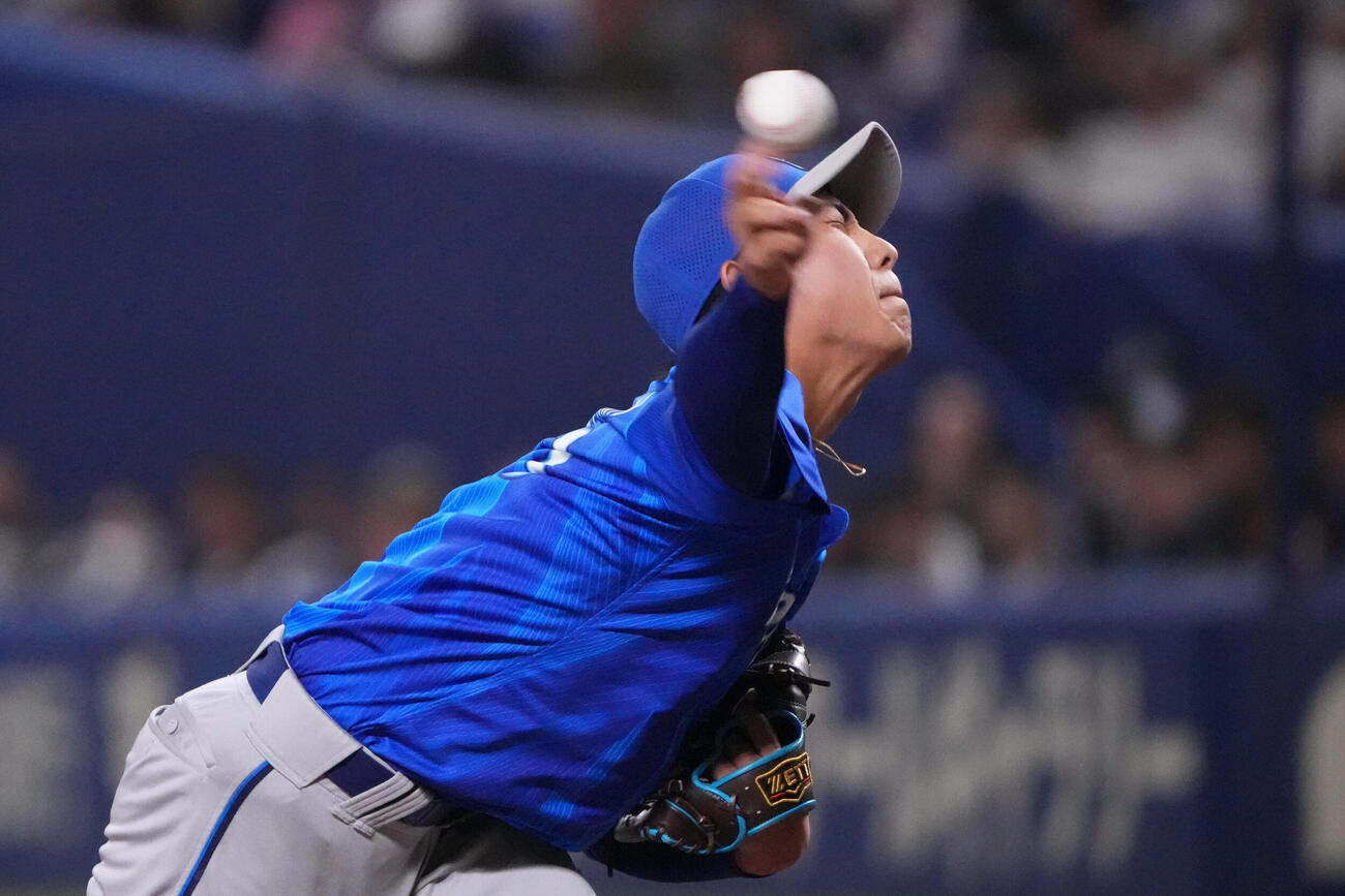 中日対DeNA 1回裏、登板するDeNA先発の深沢鳳介（撮影・森本幸一）