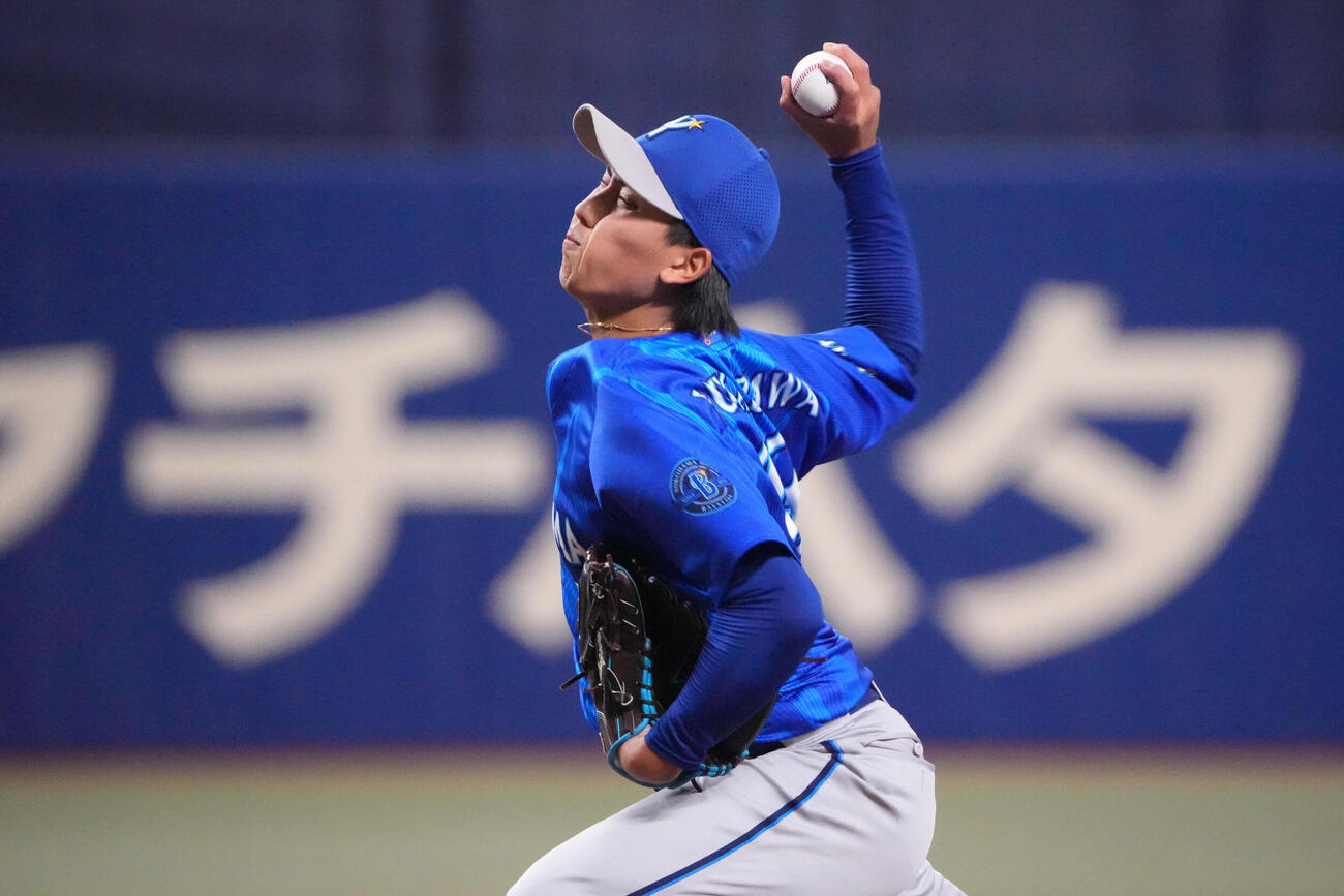 中日対DeNA 5回裏、力投するDeNA先発の深沢鳳介（撮影・森本幸一）
