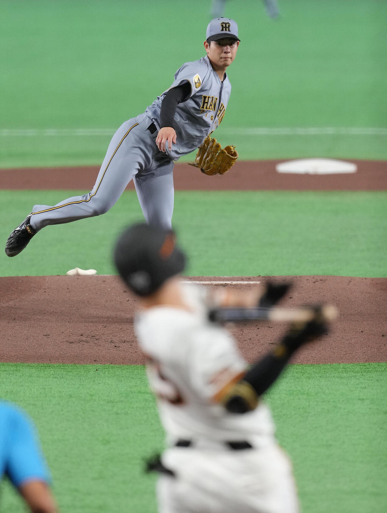 巨人対阪神　1回裏巨人2死、泉口友汰を中飛に仕留めた下村海翔（撮影・足立雅史）