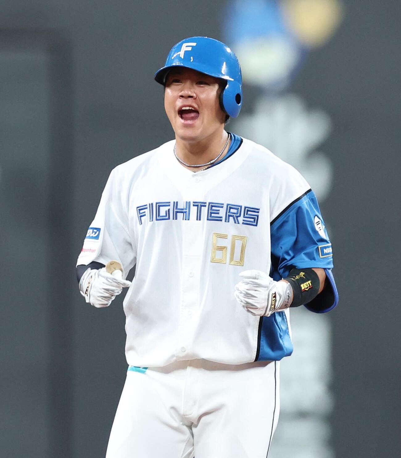 日本ハム対西武　5回裏日本ハム2死満塁、2点適時打を放ち叫ぶ吉田賢吾（撮影・黒川智章）