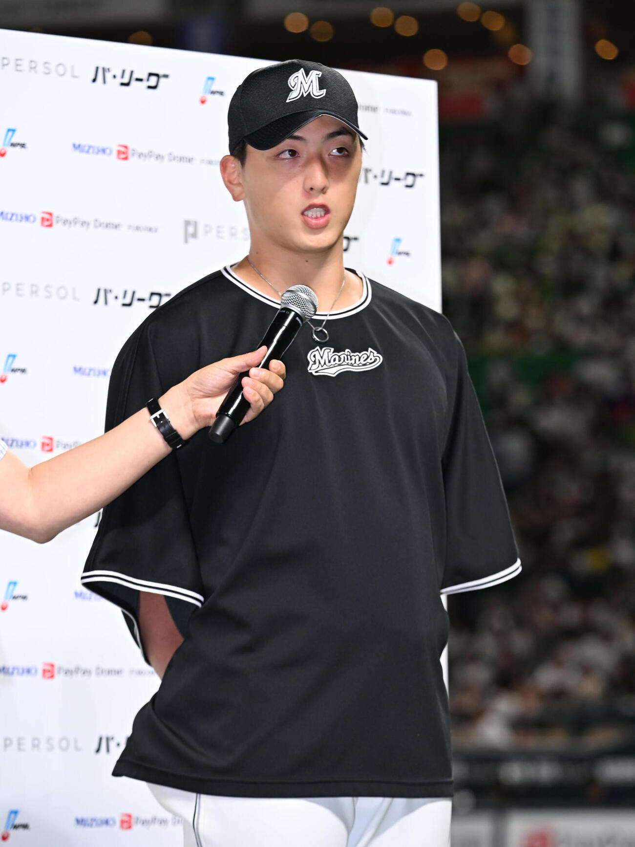 ソフトバンク対ロッテ　ヒーローインタビューに応じるロッテ田中晴也（撮影・林敢治）