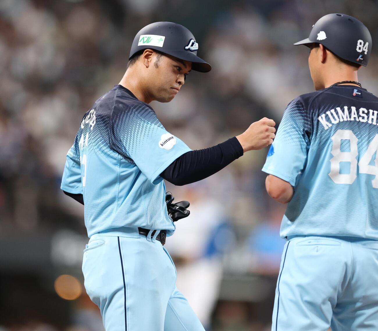 日本ハム対西武　9回表西武2死、四球を選ぶ是沢涼輔（撮影・黒川智章）