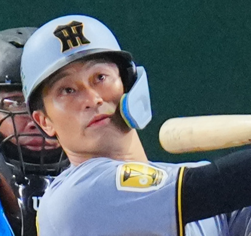 2026年8月13日、巨人対阪神　6回表阪神1死一塁、2点本塁打を放つ坂本誠志郎