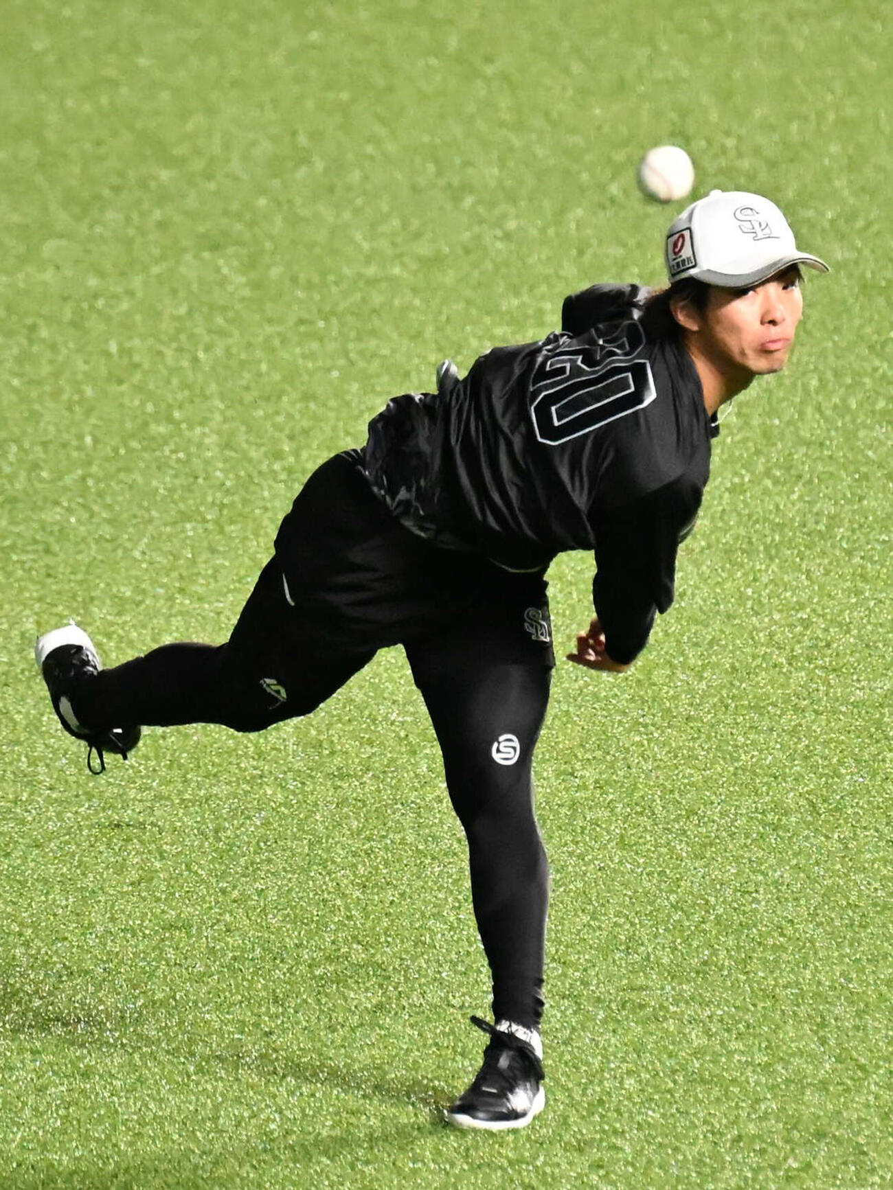 ソフトバンク対楽天　1軍に合流したソフトバンク村上泰斗（撮影・林敢治）