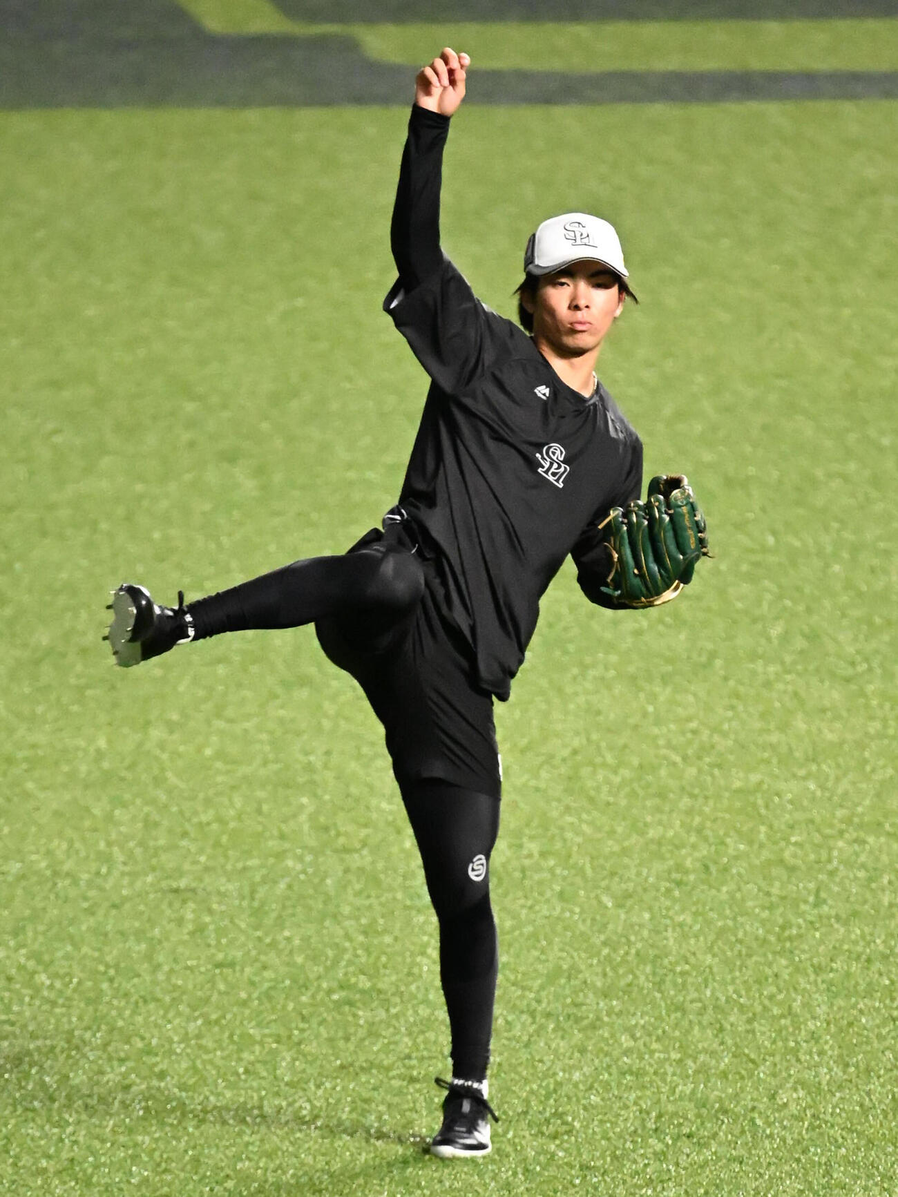 ソフトバンク対楽天　1軍に合流したソフトバンク村上泰斗（撮影・林敢治）