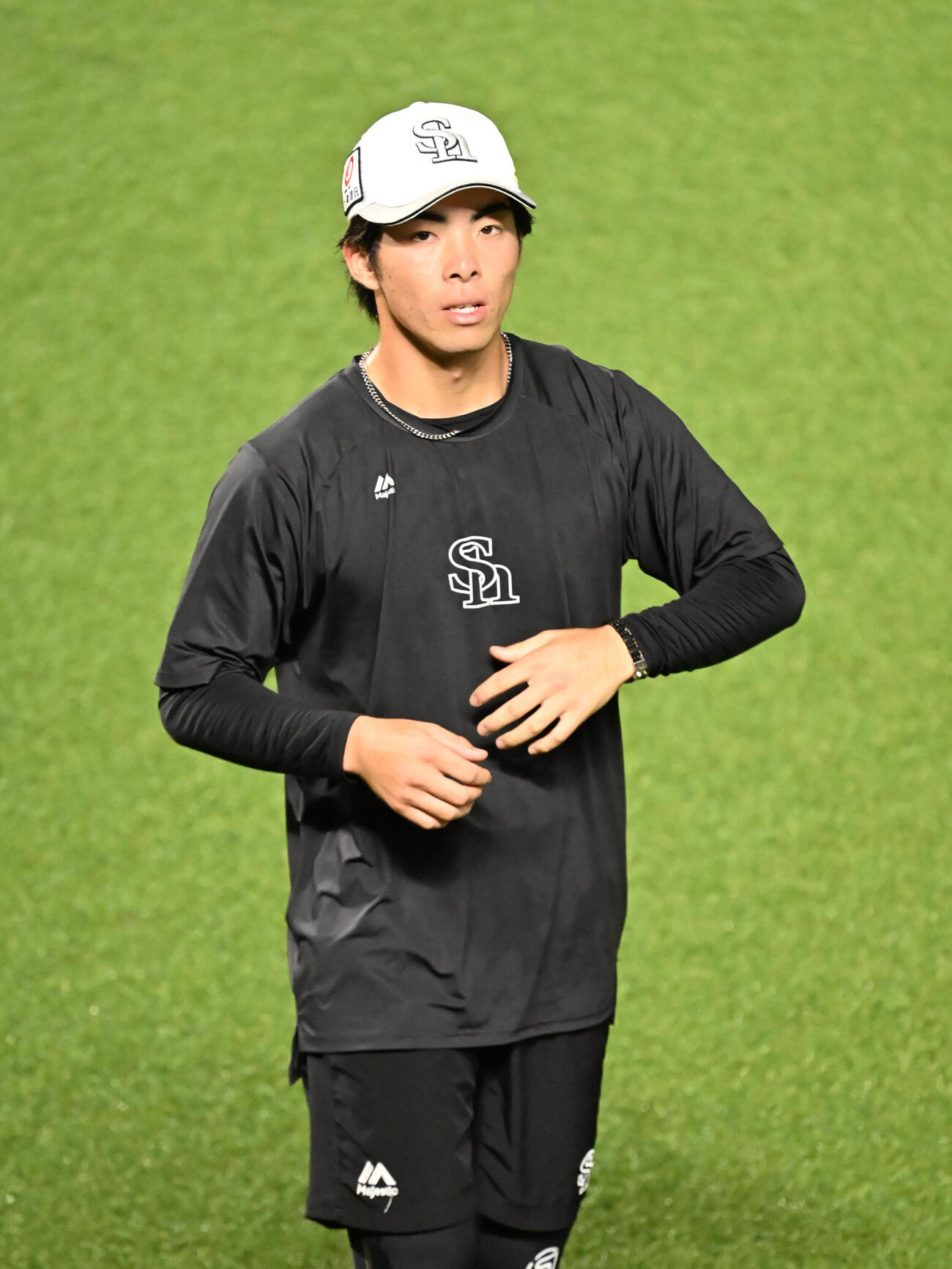 ソフトバンク対楽天　1軍に合流したソフトバンク村上泰斗（撮影・林敢治）