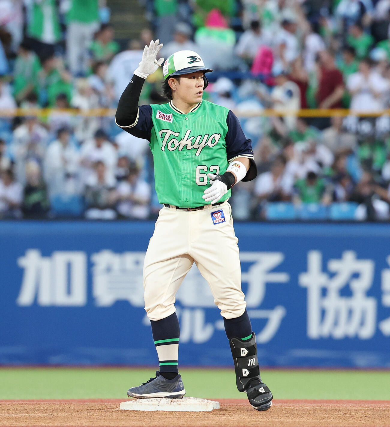 ヤクルト対DeNA 1回裏ヤクルト2死三塁、適時二塁打を放った増田珠（撮影・宮地輝）