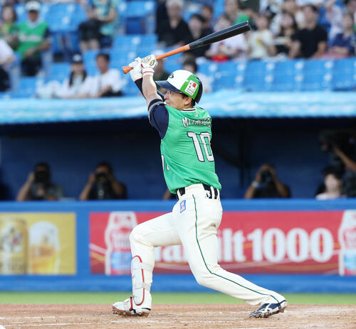1回裏ヤクルト2死二塁打を放つ宮本丈