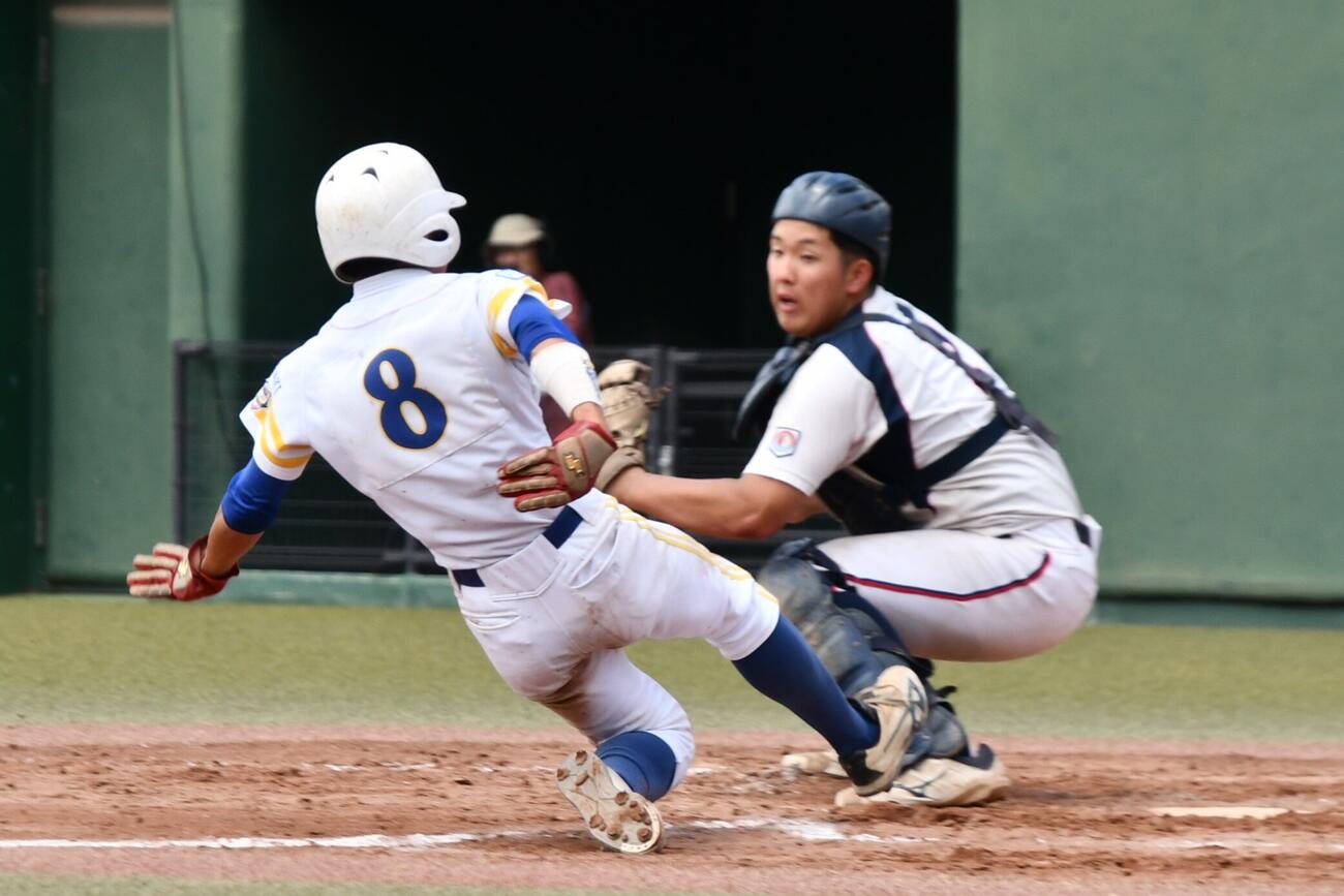 取手3回裏2死満塁、捕手が一塁送球した瞬間、藤田は本盗を仕掛け成功した