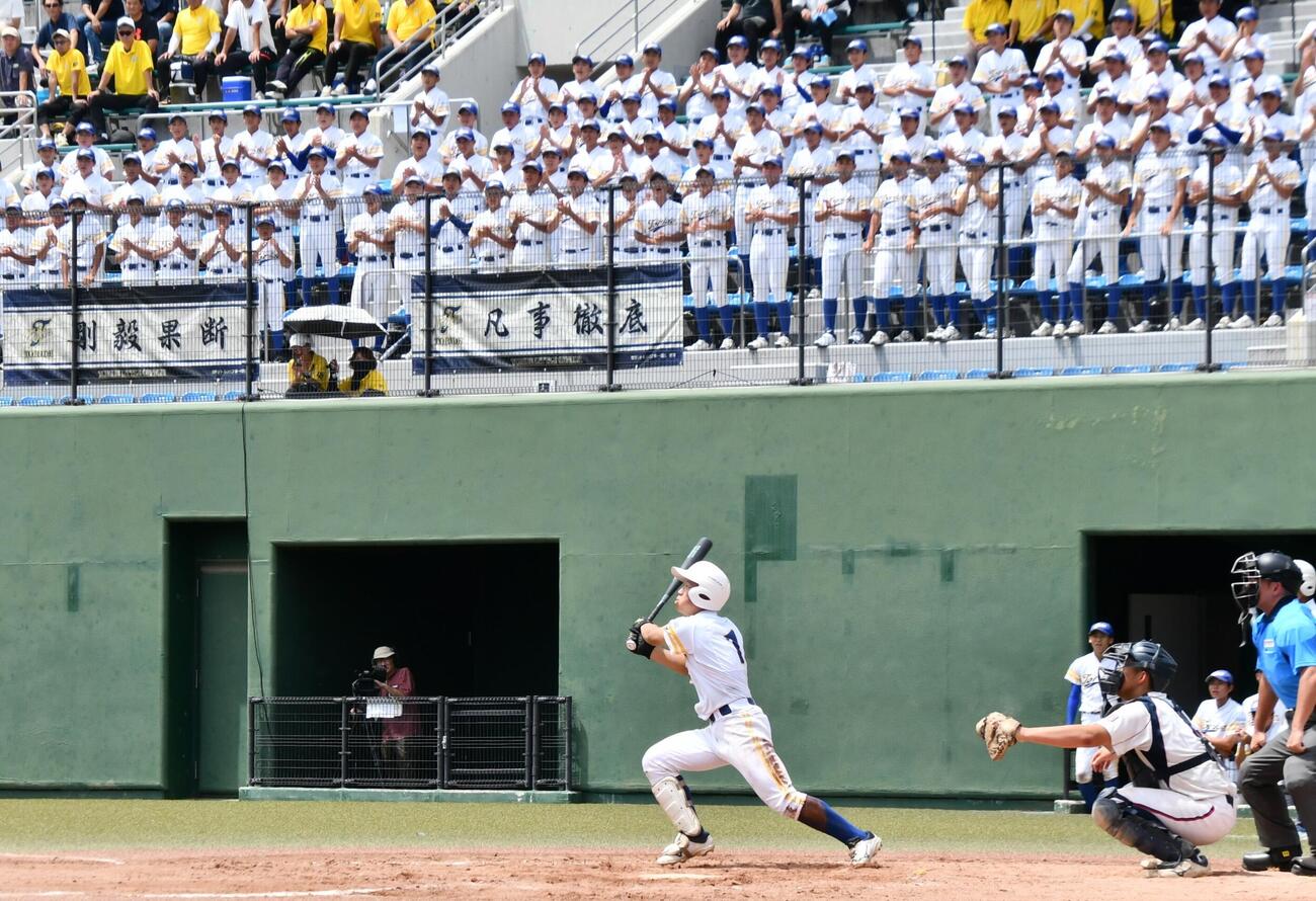 取手4回裏、1点勝ち越しなおも無死満塁、全部員がスタンドで応援する前で、寺田は右犠飛を打ち上げた