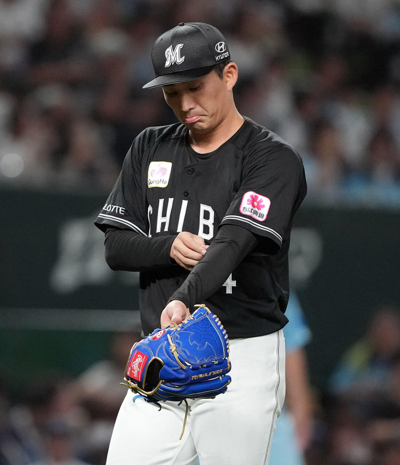 西武対ロッテ　4回裏、3失点目を喫したロッテ小島和哉（撮影・たえ見朱実）