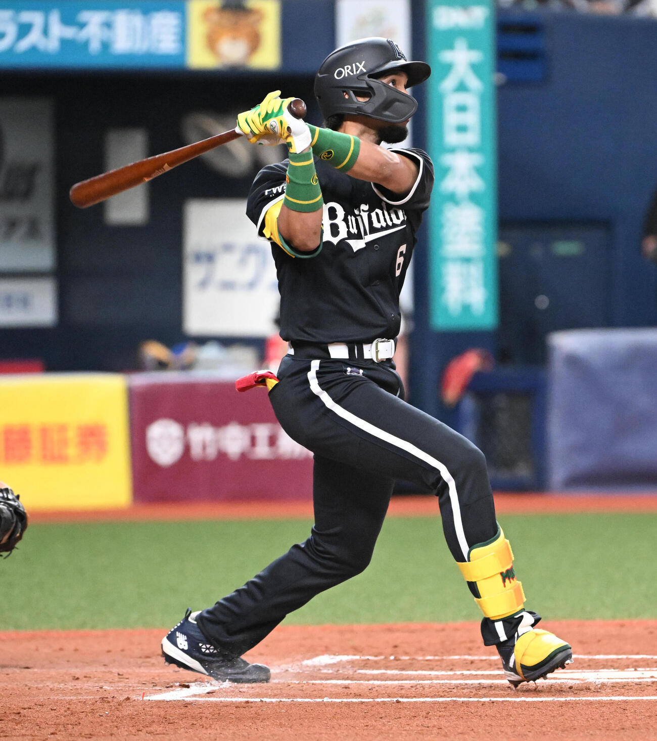 オリックス対日本ハム　6回裏オリックス1死二塁、宗佑磨は逆転2点本塁打を放つ（撮影・石井愛子）