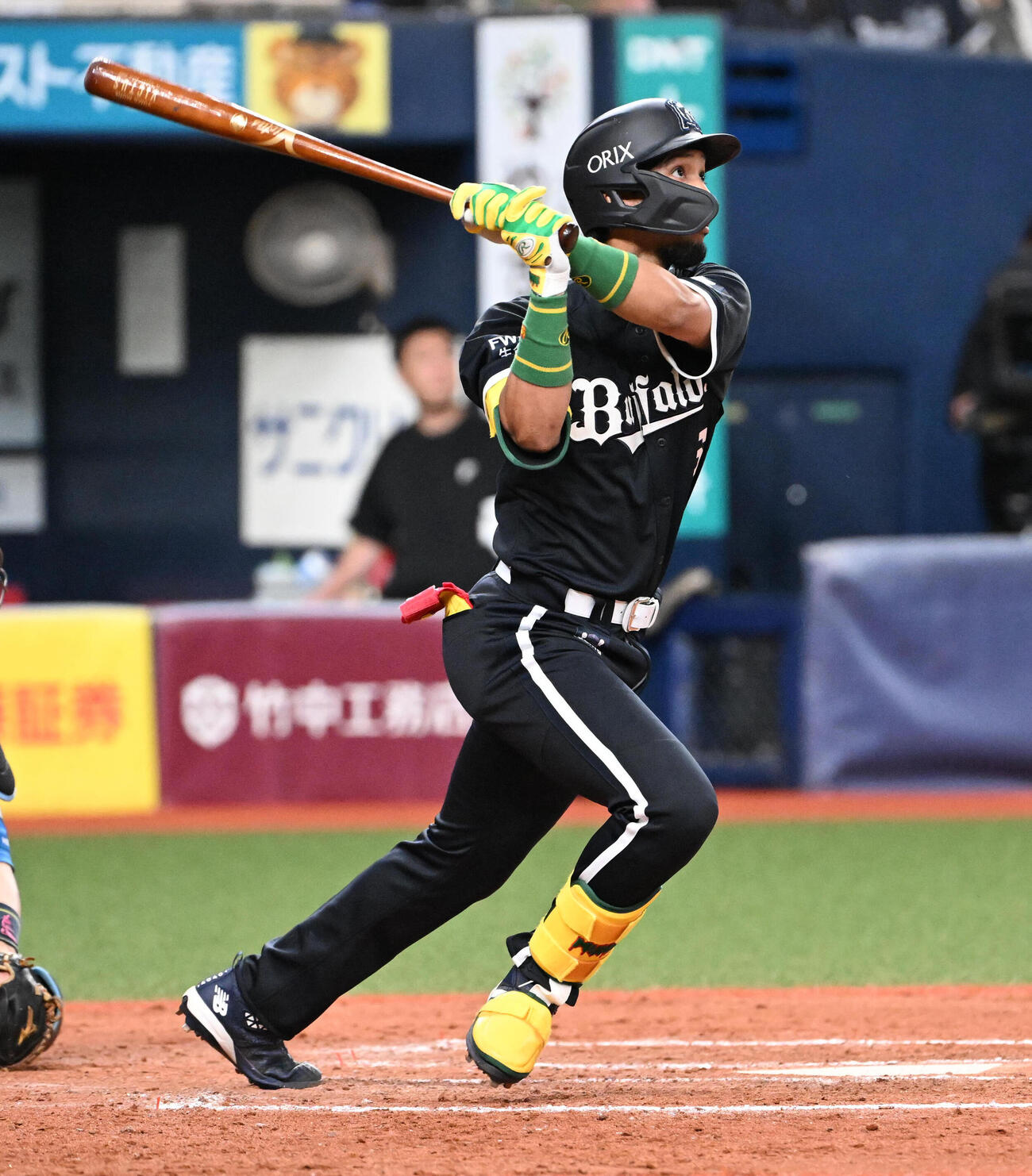 オリックス対日本ハム　8回裏オリックス1死二塁、宗佑磨は勝ち越し本塁打を放つ（撮影・石井愛子）