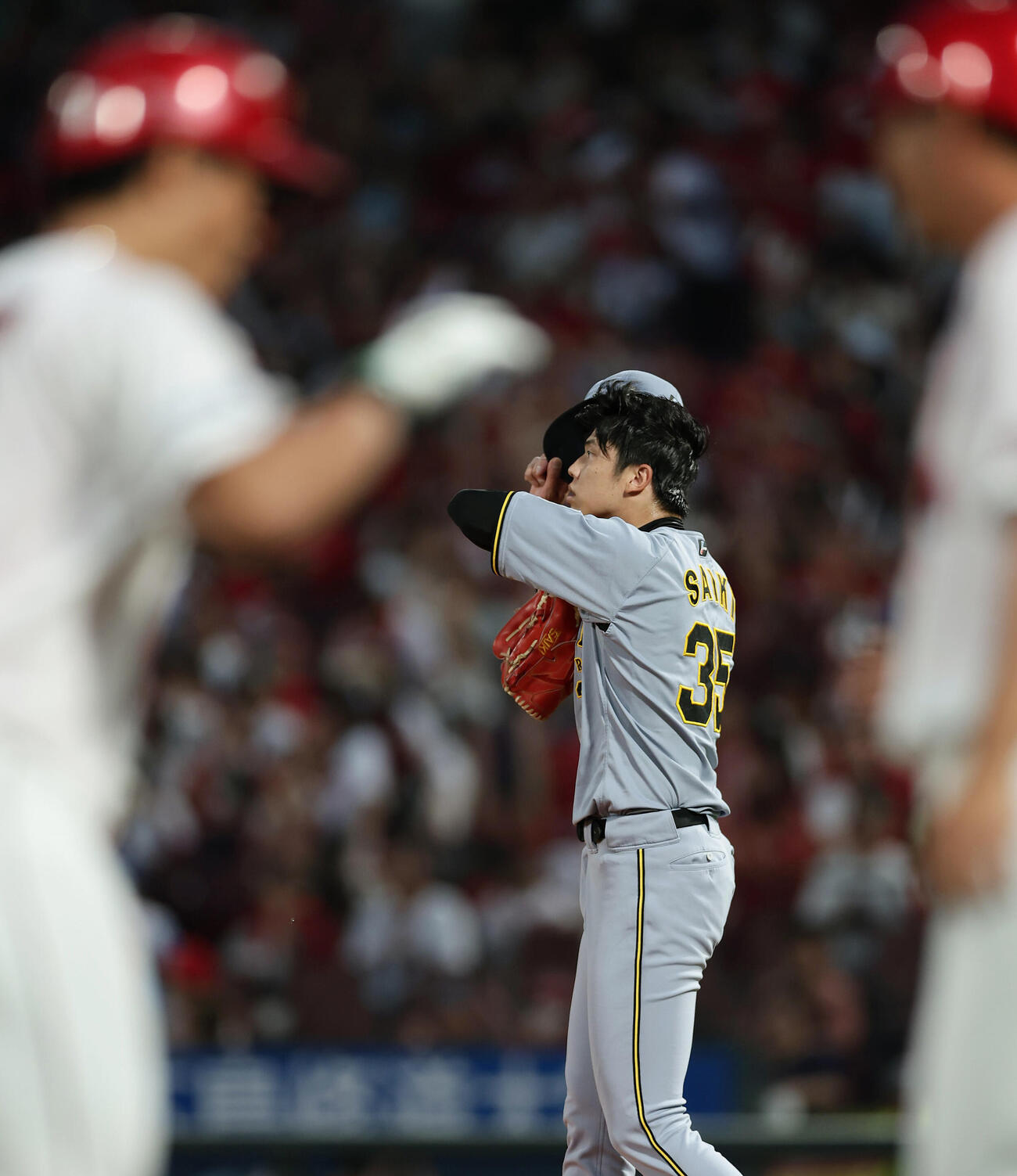 広島対阪神　4回裏広島1死、佐々木泰に本塁打を浴びた才木浩人（撮影・前田充）