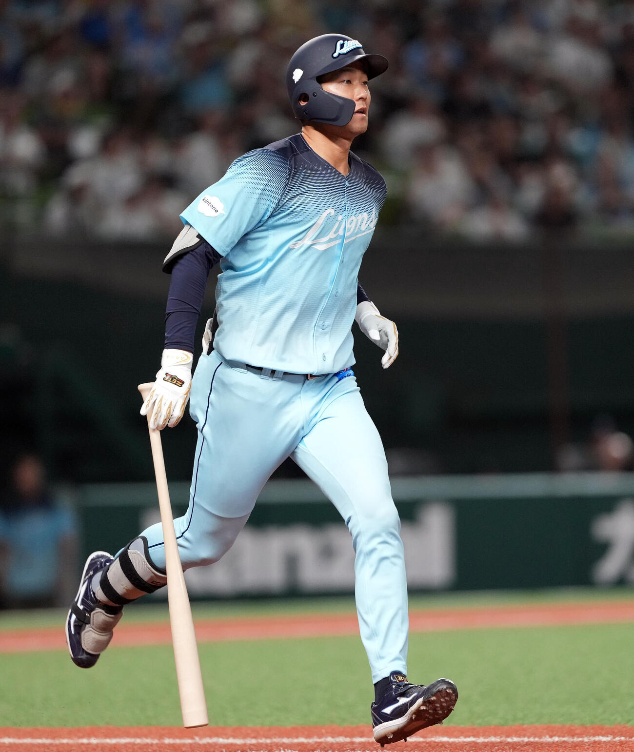 西武対ロッテ　2回裏西武1死、先制の本塁打を放った石井一成（撮影・たえ見朱実）