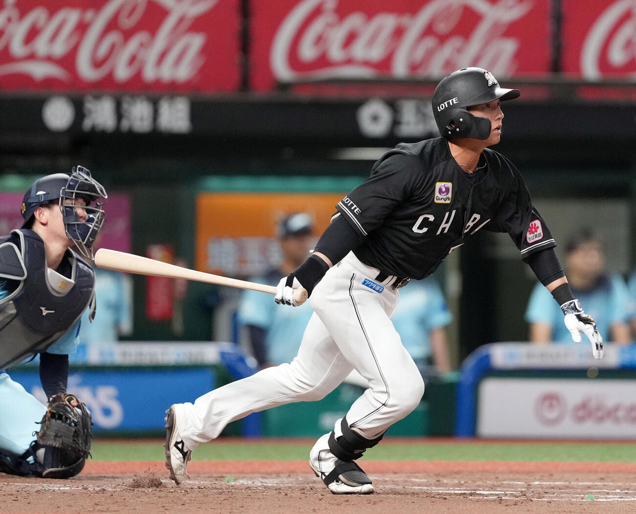 西武対ロッテ　3回表ロッテ無死一塁、右前にプロ初安打を放つ立松由宇（撮影・たえ見朱実）