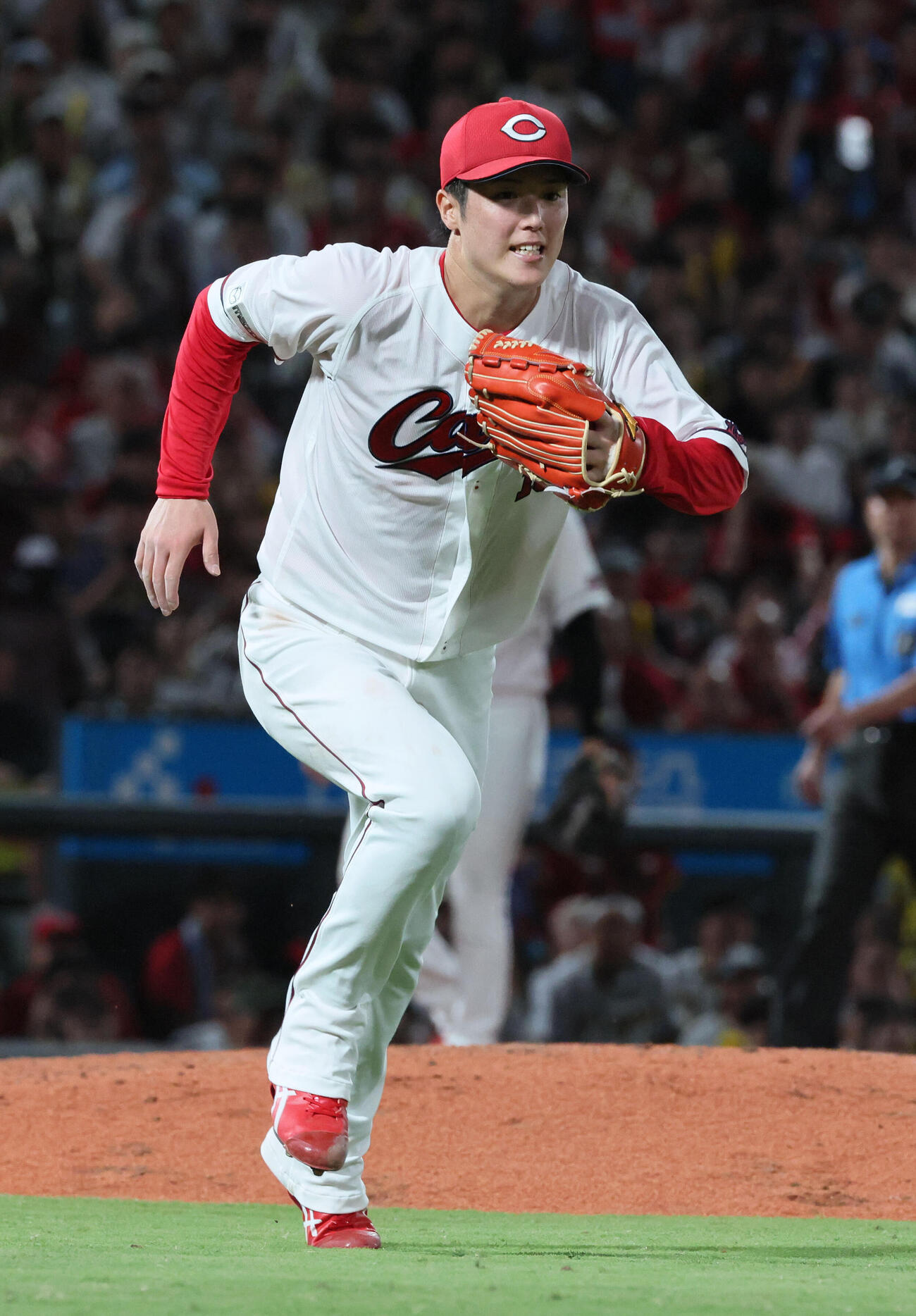 広島対阪神　8回表阪神無死一、二塁、近本光司を内野ゴロに仕留めた森下暢仁（撮影・加藤孝規）
