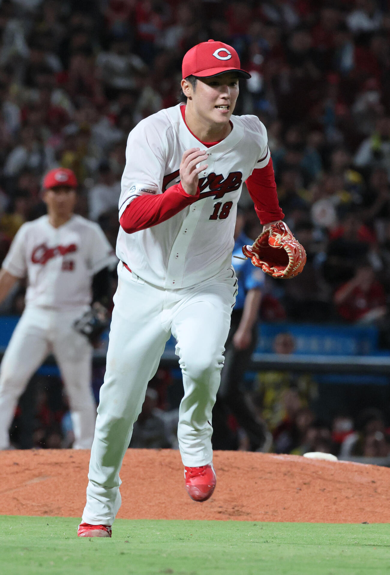 広島対阪神　8回表阪神無死一、二塁、近本光司を内野ゴロに仕留めた森下暢仁（撮影・加藤孝規）