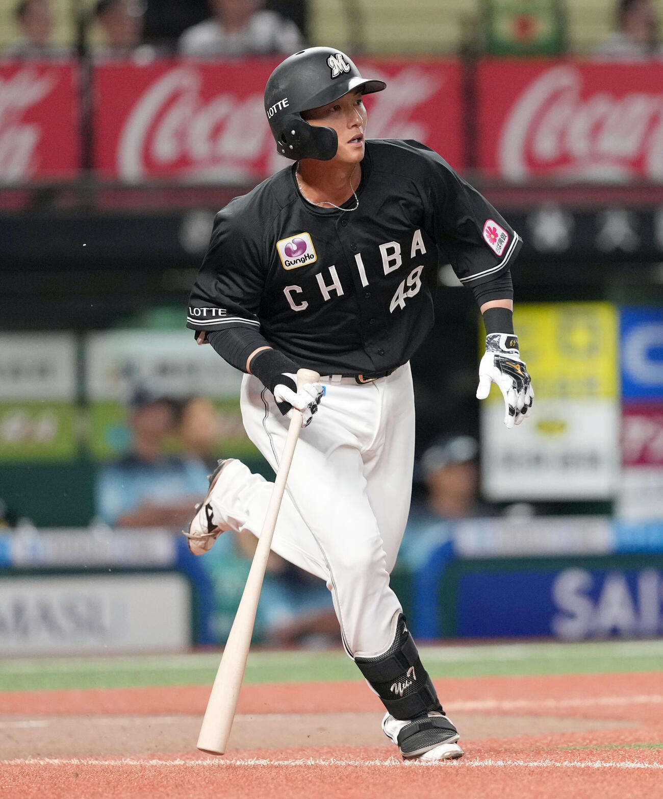 西武対ロッテ　3回表ロッテ無死一塁、右前にプロ初安打を放った立松由宇（撮影・たえ見朱実）
