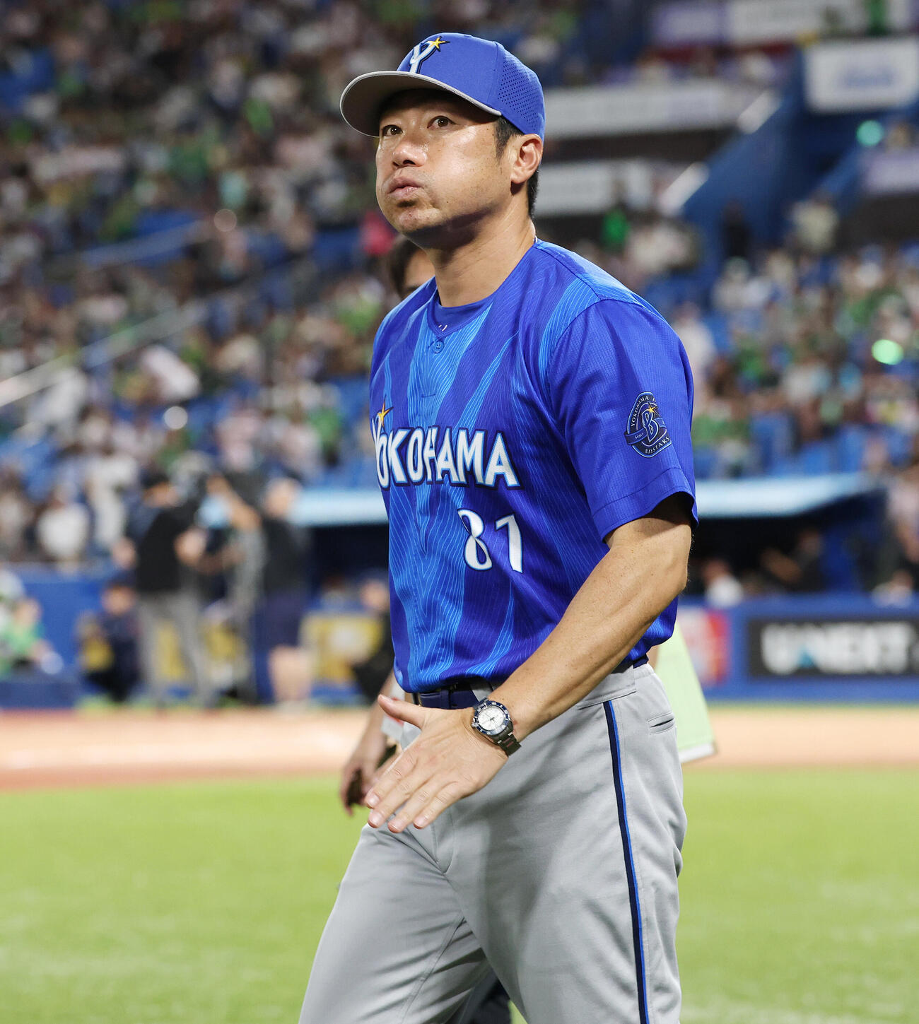 ヤクルト対DeNA　敗れて引き揚げるDeNA相川亮二監督（撮影・宮地輝）