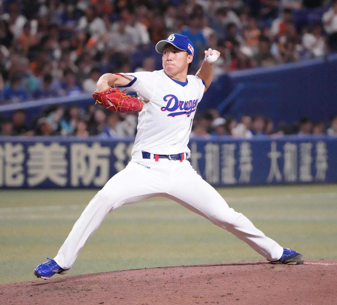 中日対巨人　8回表、中日2番手で登板する橋本侑樹（撮影・森本幸一）