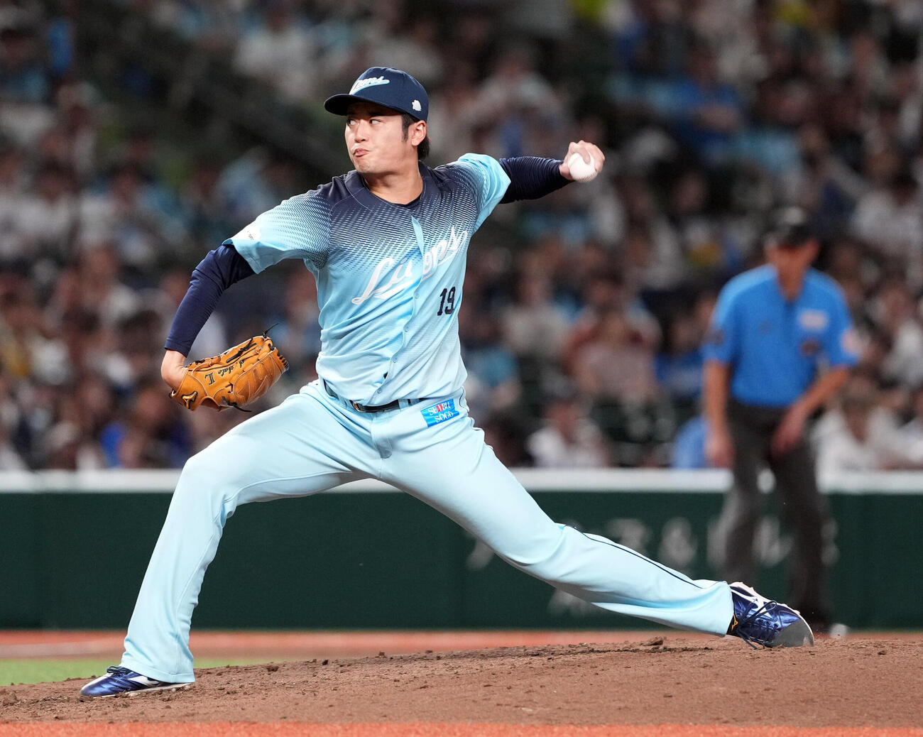 西武対ロッテ　5回からマウンドに上がった西武佐藤隼輔（撮影・たえ見朱実）