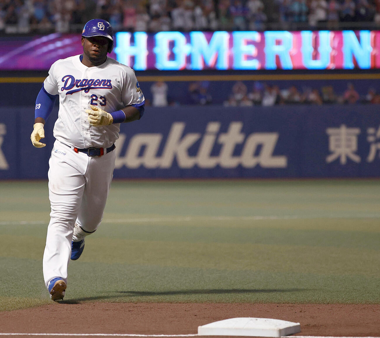 中日対巨人　1回裏中日2死一塁、ミゲル・サノーは先制2点本塁打を放つ（撮影・上田博志）
