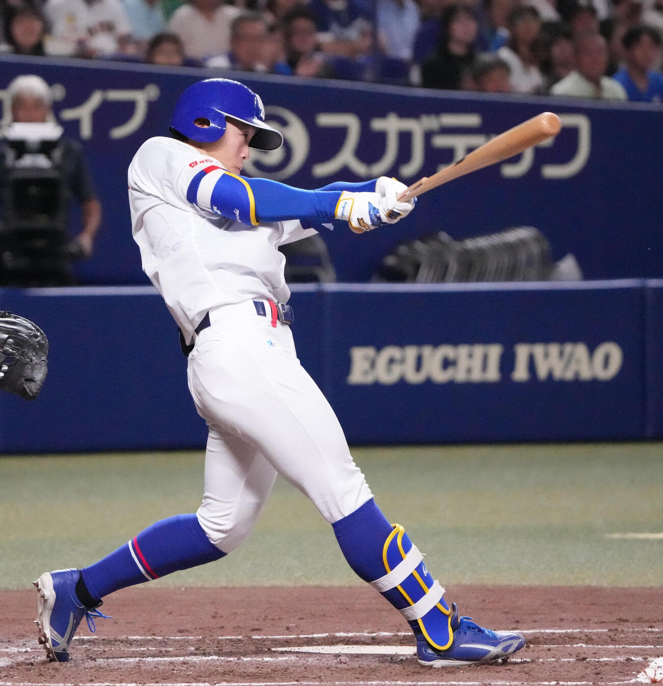 中日対巨人　2回裏中日無死三塁、適時打を放つ岡林勇希（撮影・森本幸一）