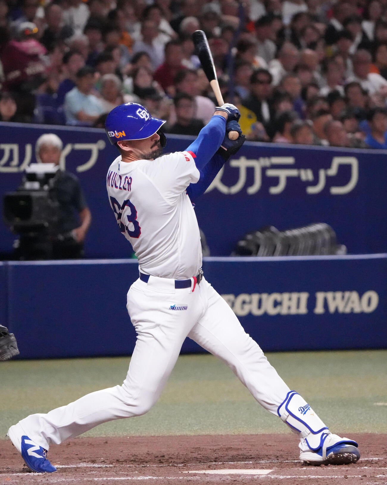 中日対巨人　3回裏中日2死一、三塁、適時打を放つカイル・マラー（撮影・森本幸一）
