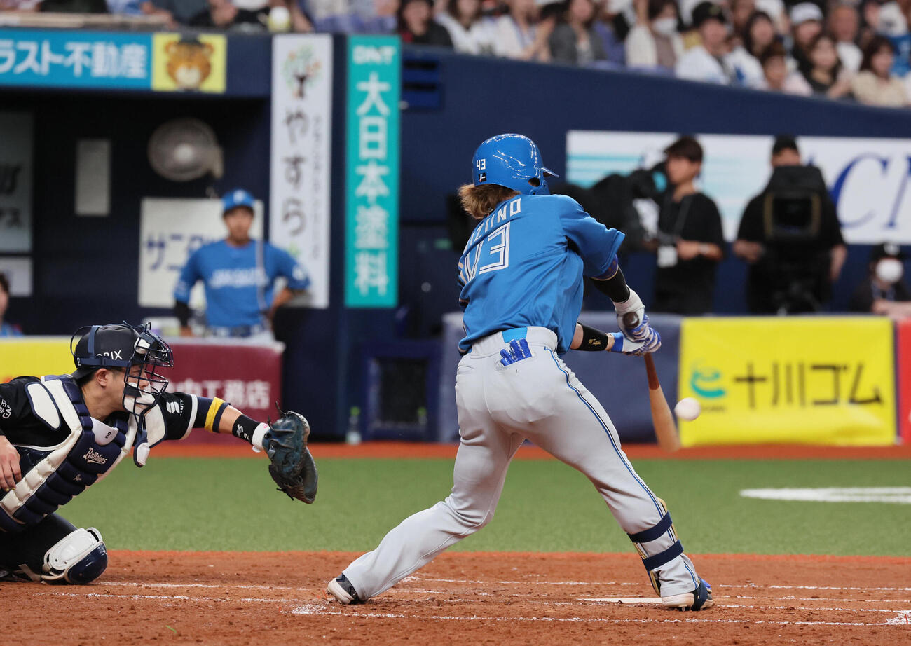 オリックス対日本ハム　5回表日本ハム2死二塁、水野達稀は適時二塁打を放つ（撮影・宮崎幸一）