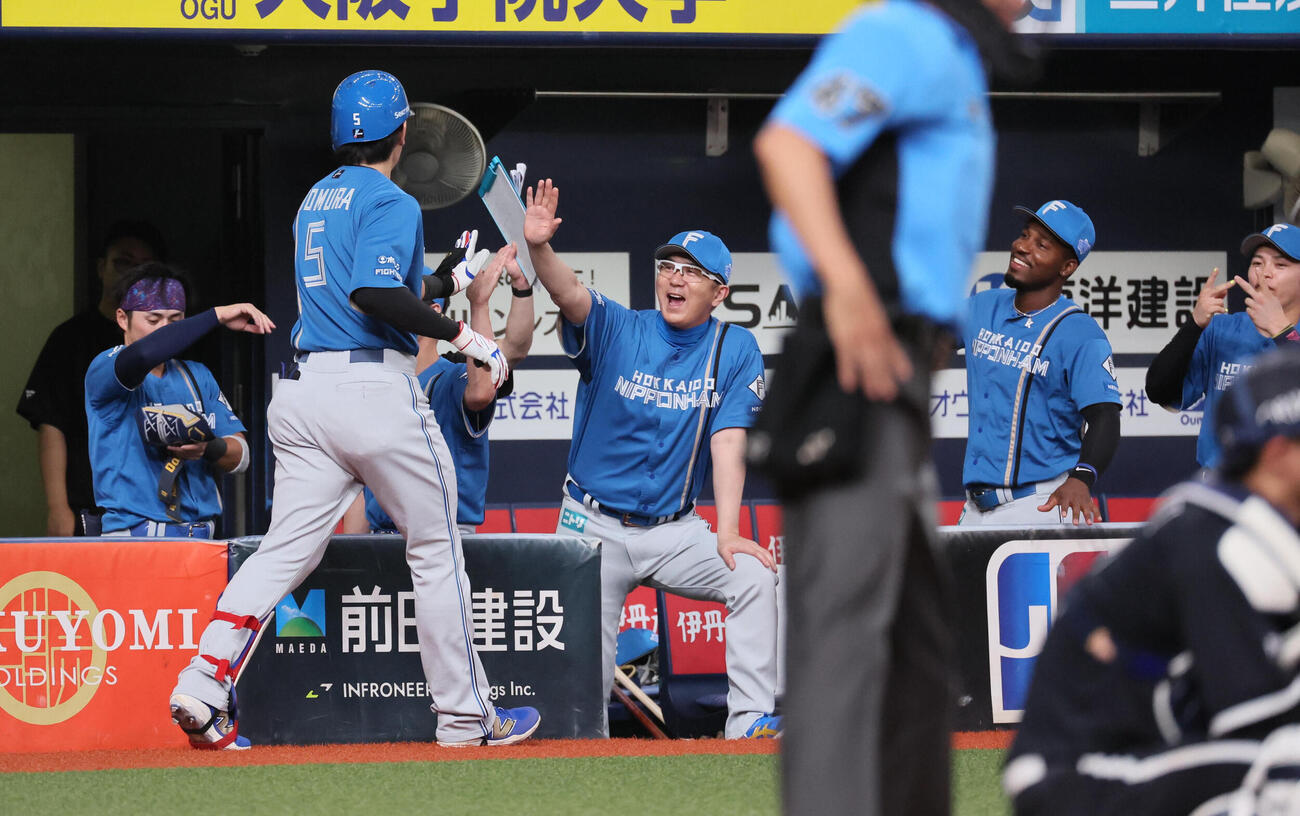 オリックス対日本ハム　6回表日本ハム無死、野村佑希は本塁打を放つ（撮影・宮崎幸一）