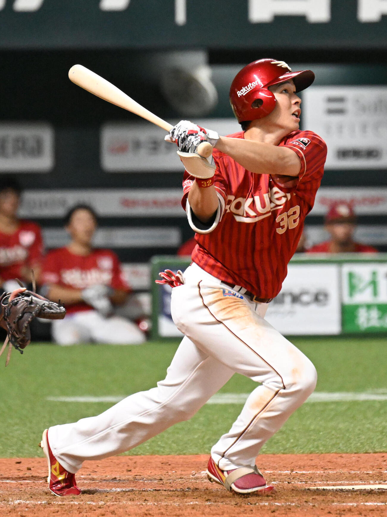 ソフトバンク対楽天　5回表楽天2死、中島大輔は右越えに本塁打を放つ（撮影・林敢治）